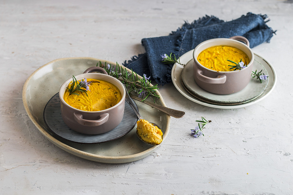 Flan di vellutata di zucca e carote allo yogurt e ricotta magra con rosmarino