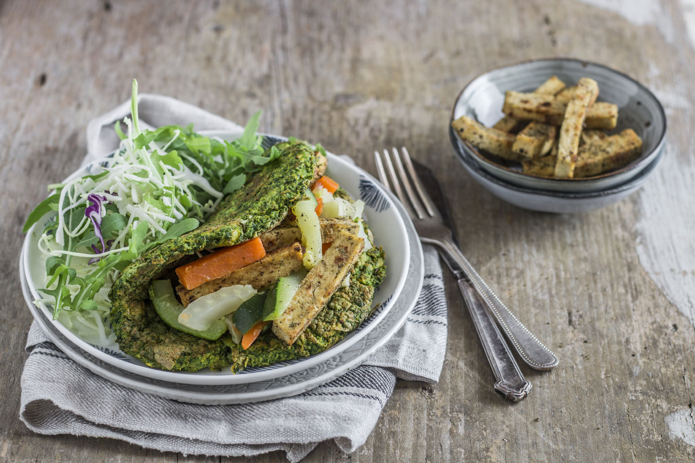 Omelette alle erbette con tris julienne e tofu allo za’atar